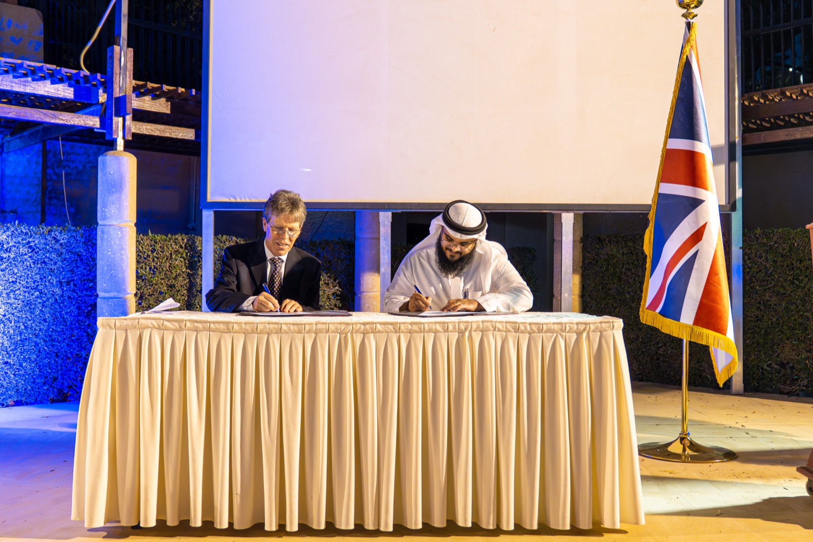 Signing the distribution agreement